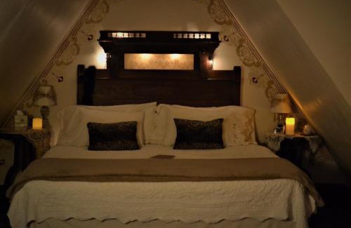 Bonham Bed & Breakfast | Carleton House Bed and Breakfast