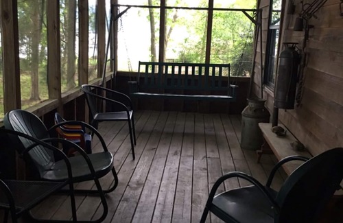Waterloo House | Carls Cabin Pickwick Lake second creek .Waterloo AL pier sleeps 10 WIFI