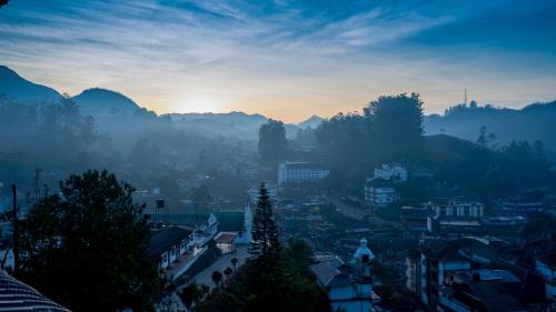Nullatanni Hotel | Carmel Top Munnar