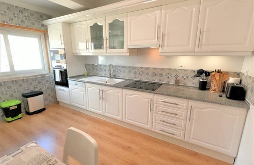 Linda-a-Velha Apartment | Carnaxide, modern T1 apartment w/balcony in Carnaxide, Oeiras, Lisbon