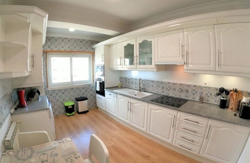 Linda-a-Velha Apartment | Carnaxide, modern T1 apartment w/balcony in Carnaxide, Oeiras, Lisbon