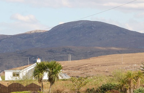 Dungloe Cottage | CARNMORE COTTAGE, family friendly in Dungloe, County Donegal