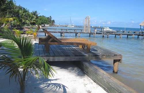 Caye Caulker Cabin | Carolyn's House (beachfront)