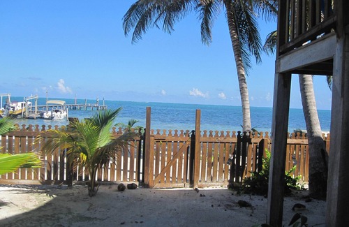 Caye Caulker Cabin | Carolyn's House (beachfront)