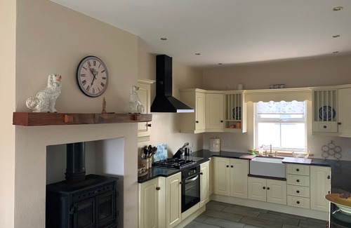 Dungloe Cottage | Carraig Bán Cottage - Turf Burning Stoves- Wild Atlantic Way