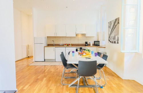 Musicians Quarter Apartment | CARRE D' OR TERRACE AP4015 by RIVIERA HOLIDAY HOME
