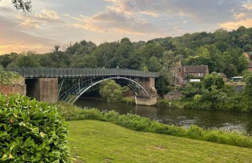 Jackfield Apartment | Carriage 2 - Coalport Station Holidays