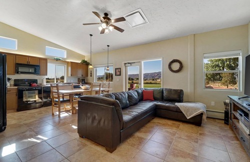 Fruita House | Carriage: 5-Acre Patio Paradise Near Trails