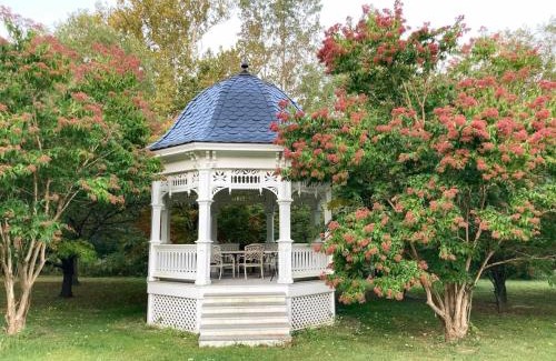 Hillsboro House | Carriage House Farm-stay near Rocky Fork Lake