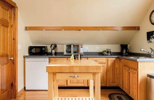 Chestertown Apartment | Carriage House Hideaway in Middle of Chestertown