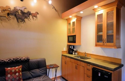 Alyeska Cottage | Carriage House - Tecumseh's timber frame Cottage