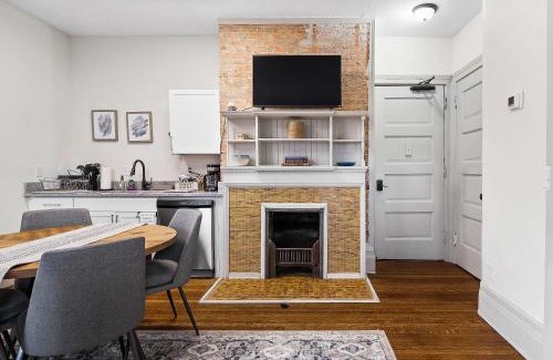 Hough Apartment | Carriage Manor - Sun Soaked 1BR - Close to CCF