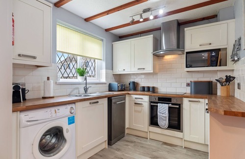 St. Florence Cottage | Cartwright's Cottage - Pool, Sports Courts, Park