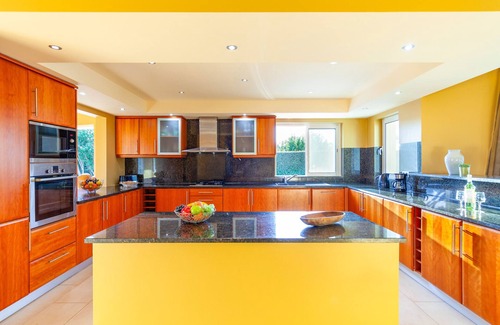 Estombar Villa | Carvoeiro Escape w/Heatable Pool & BBQ