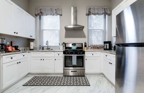 Museum District House | Carytown Charm: 1BR with King Bed/fully fenced