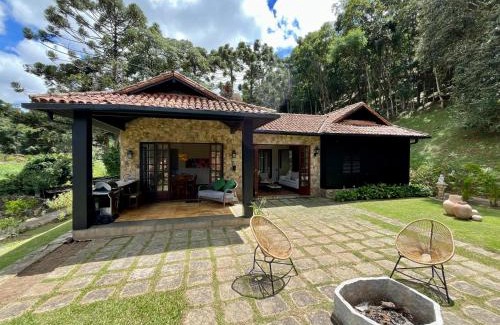 Teresopolis House | Casa 04 Vale Boa Vista - Casa Charmosa com 3 Suítes e Acesso à Área de Lazer Completa de Condomínio