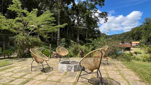 Teresopolis House | Casa 04 Vale Boa Vista - Casa Charmosa com 3 Suítes e Acesso à Área de Lazer Completa de Condomínio