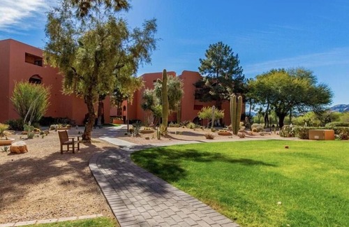 Paradise Valley Village Condo | CASA ACACIA-Camelback Mtn view at Anasazi Village