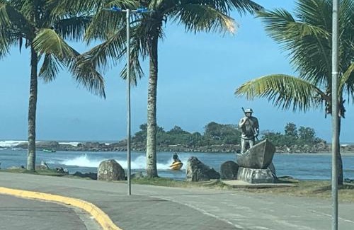 Itanhaem House | Casa aconchegante com suíte e mezanino para até 10 pessoas