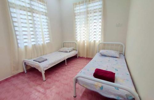Kampung Jaya House | CASA ADELIA GUESTHOUSE 3b