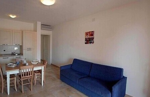 Puntone House | Casa Aliade D: A welcoming apartment that is part of a villa surrounded by the greenery.