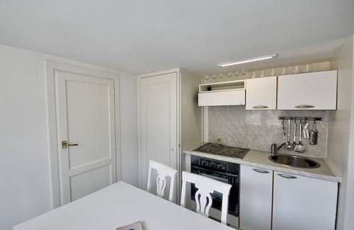 Minori House | Casa Alloro A: An apartment located in the center of Minori and a few meters from the sea.