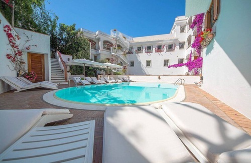 Minori House | Casa Alloro B: A welcoming apartment located in the center of Minori and a few meters from the sea.