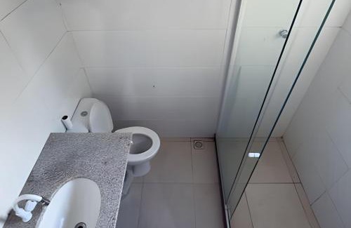 Porto da Roca House | Casa Amarela Itaúna 4min da Praia que ocorre o WSL, 1min da pista de skate do LS, pracinha com parque infantil, quadra de futebol, tudo isso a 1 min da duplex, perto do comércio, wi-fi super rápido, estacionamento gratuito, monitoramento 24hrs