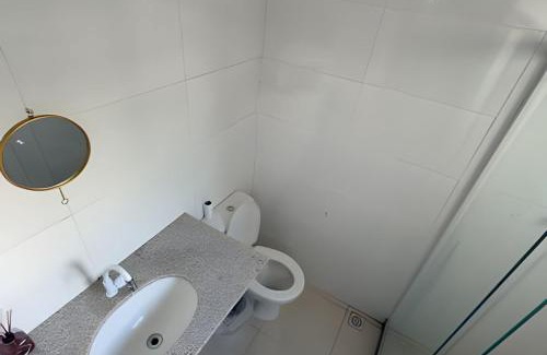 Porto da Roca House | Casa Amarela Itaúna 4min da Praia que ocorre o WSL, 1min da pista de skate do LS, pracinha com parque infantil, quadra de futebol, tudo isso a 1 min da duplex, perto do comércio, wi-fi super rápido, estacionamento gratuito, monitoramento 24hrs