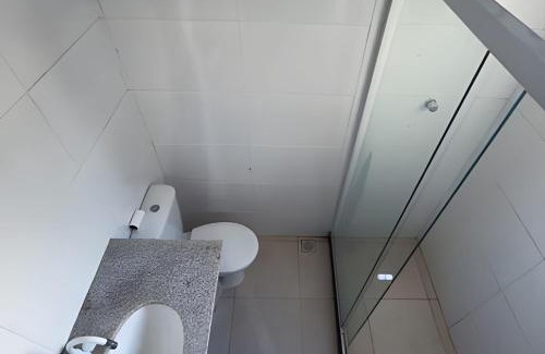 Porto da Roca House | Casa Amarela Itaúna 4min da Praia que ocorre o WSL, 1min da pista de skate do LS, pracinha com parque infantil, quadra de futebol, tudo isso a 1 min da duplex, perto do comércio, wi-fi super rápido, estacionamento gratuito, monitoramento 24hrs