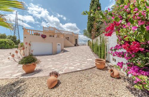 La Empedrola House | Casa Amina