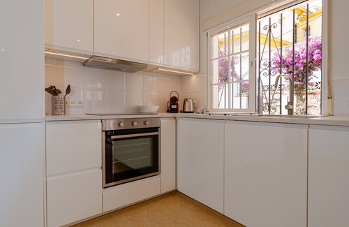 Marbella Ski Chalet | Casa Andasol - holiday home close to the beach in Costabella