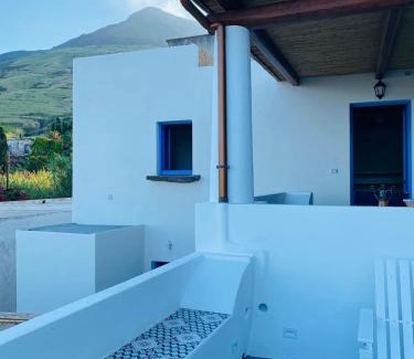 San Vincenzo House | Casa Avocado - in the center, with a view and quiet