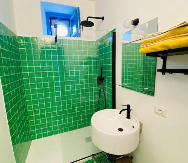 San Vincenzo House | Casa Avocado - in the center, with a view and quiet