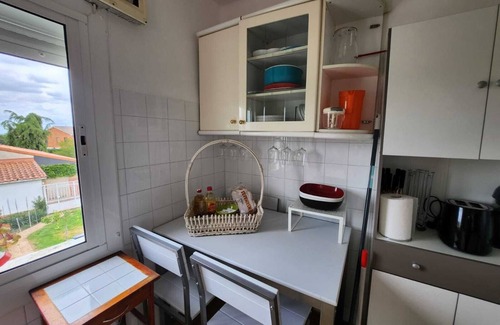 Albelda de Iregua House | Casa Azul, breathes tranquility with swimming pool, barbecue and a large garden.