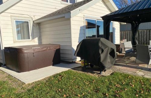 Leamington House | Casa Azul-lakefront