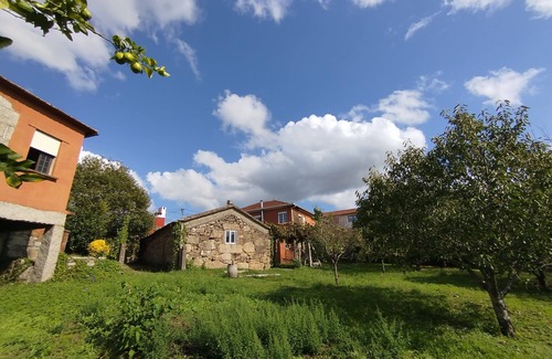 Tui House | Casa bandulu, charming and sustainable rural house next to the Miño River