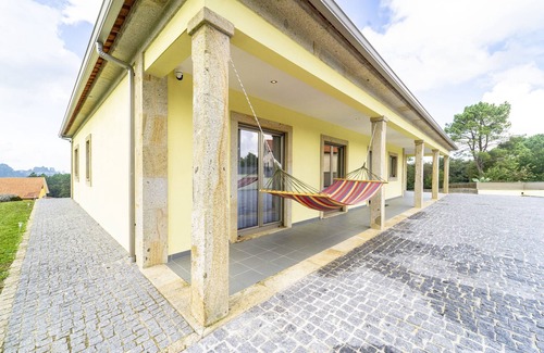 Castanheira House | Casa Belavista by House and People