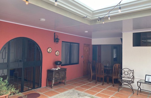 San Antonio de Belen House | Casa bella , amplia y cómoda a 5 minutos del aeropuerto . Alajuela centro.