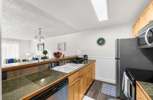 Federal Way Apartment | Casa Bella Homes-top floor condo unit, centrally located, home away from home