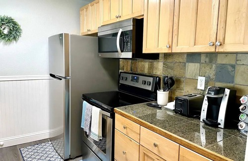Federal Way Apartment | Casa Bella Homes-top floor condo unit, centrally located, home away from home
