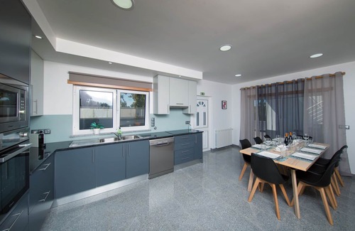 Vila Nova de Poiares House | Casa Bem Estar - Moradia T3 Privada com Piscina,terraço num Local Sossegado