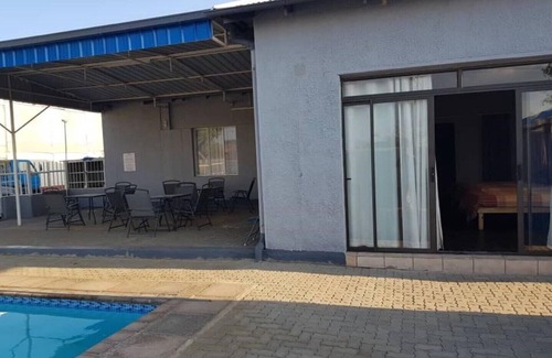 Windhoek West House | casa bem vindo Windhoek (5)