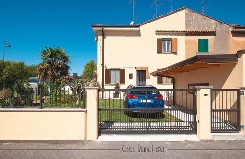 Monfalcone House | Casa Bianchera, Apartment with independent entrance and garden