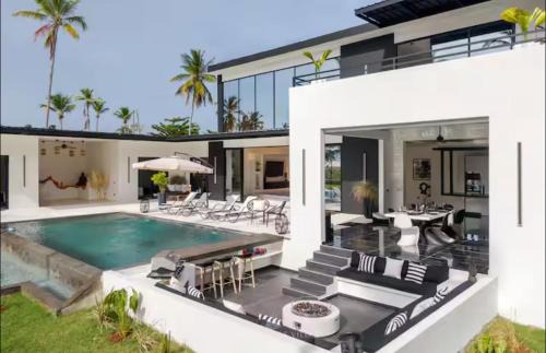 Las Galeras Villa | Casa black and white frente al mar