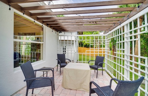 Sebastian Highlands Cottage | 'casa Blanco' Escape w/Fire Pit in Sebastian!