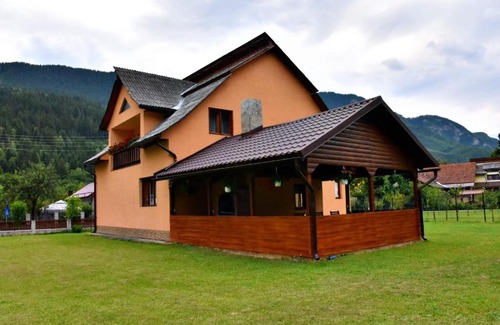 Vidra Cabin | Casa Boglea