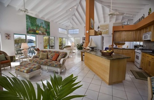 Nazareth Villa | Casa Bougainvillea - Beautiful views and perfect location!