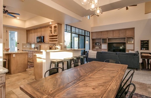 Paradise Valley Village Cottage | Casa Buenaluxurious Retreat w/2 Masters & Views!