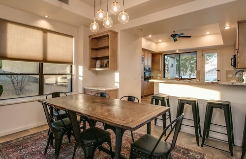 Paradise Valley Village Cottage | Casa Buenaluxurious Retreat w/2 Masters & Views!